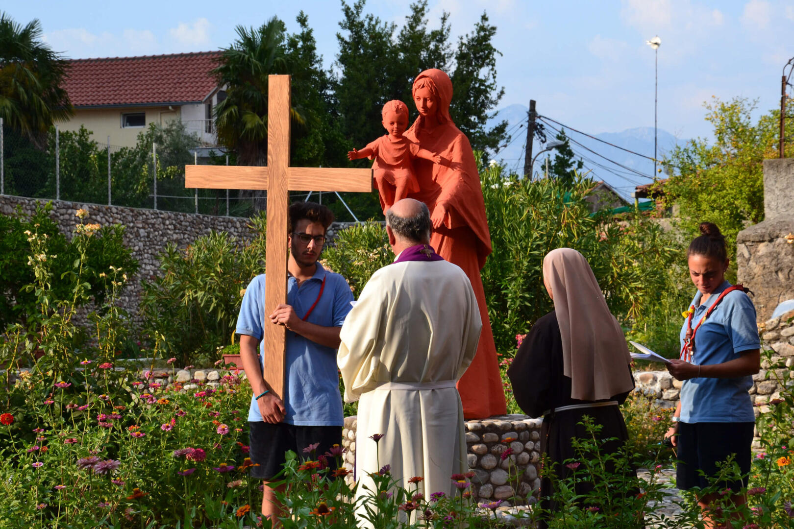 via crucis - sorelle clarisse - l'unica presenza in terra albanese